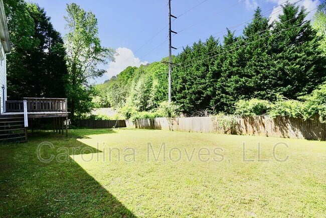 Building Photo - 212 Hardwood Rd