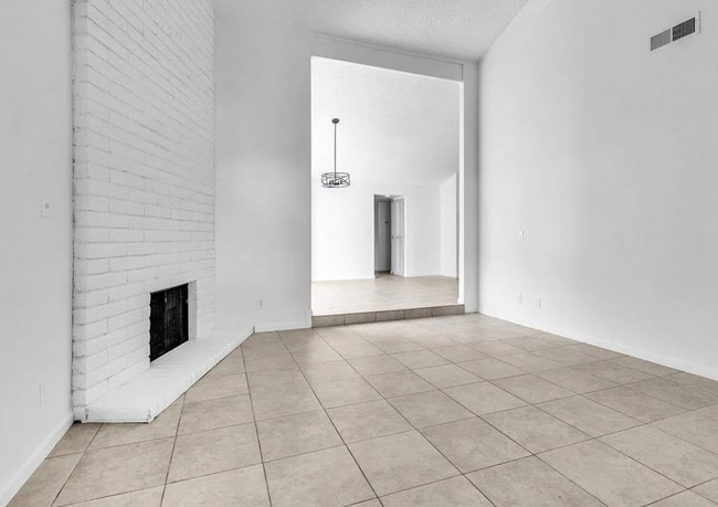 Building Photo - Beautiful 3/2 duplex in Citrus Heights!