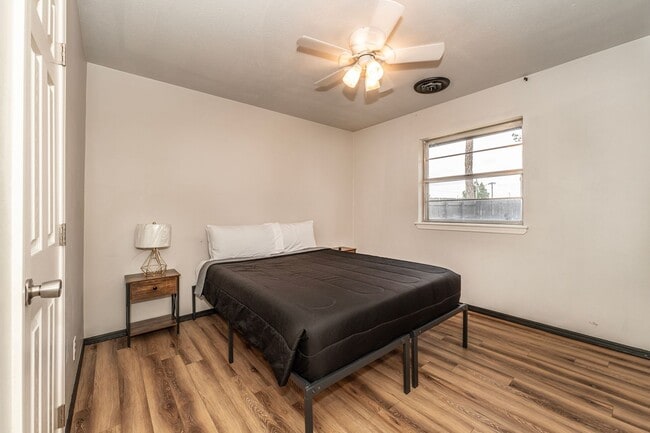 Building Photo - Fully Furnished Rental