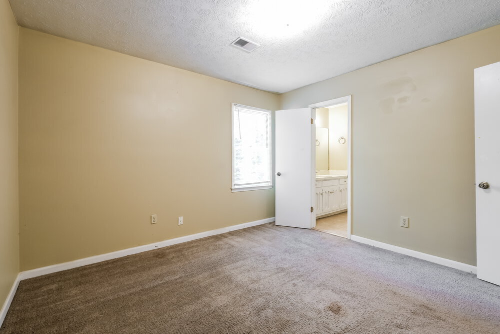 Building Photo - 2432 Hillboro Cir S W