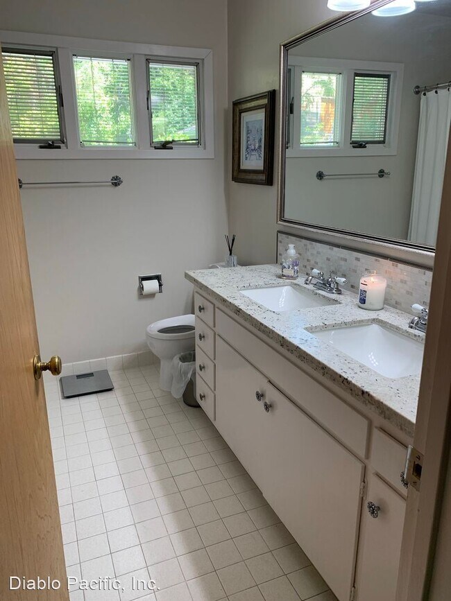 Building Photo - 4 br, 2 bath House - 155 Hall Drive