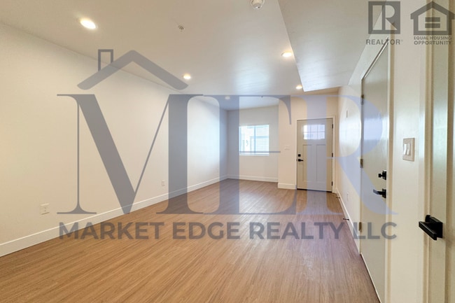 Building Photo - 3Bed/2.5Bath Townhouse in Sedona! FIRST MO...
