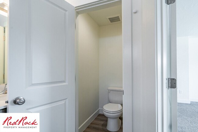 Building Photo - Adorable Stand Alone 4 Bedroom Corner Unit with Fully Fenced Backyard. Small Dogs Welcome.