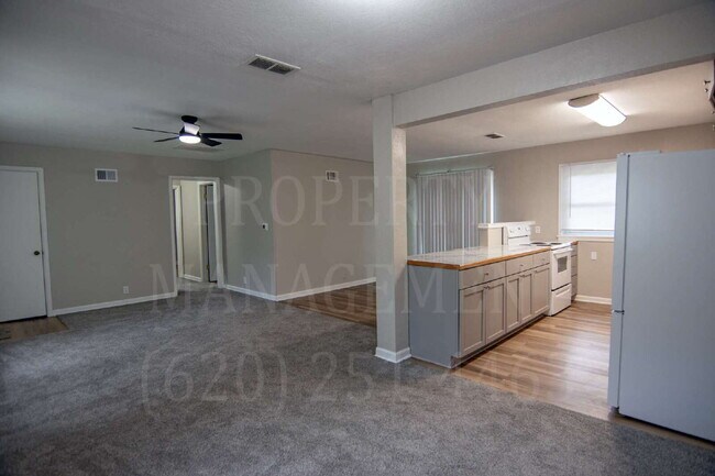 Building Photo - 3-Bedroom 1-Bathroom