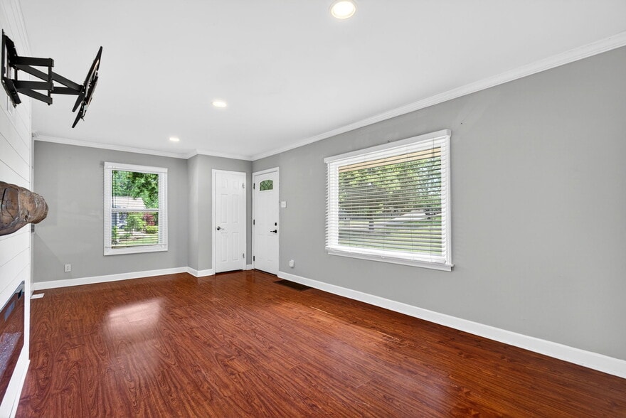 Building Photo - 112 Robin Hill Ln