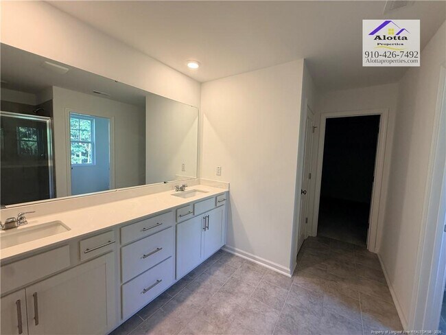 Building Photo - 156 Hanover Dr