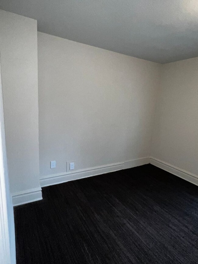 Building Photo - 1111 S Main St