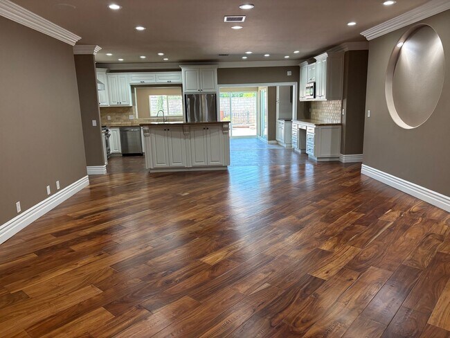 Building Photo - Spectacular-Remodeled 4-Bedroom Home with Pool, Spa, + 600 sqft Bonus Space in lovely Sylmar neig...