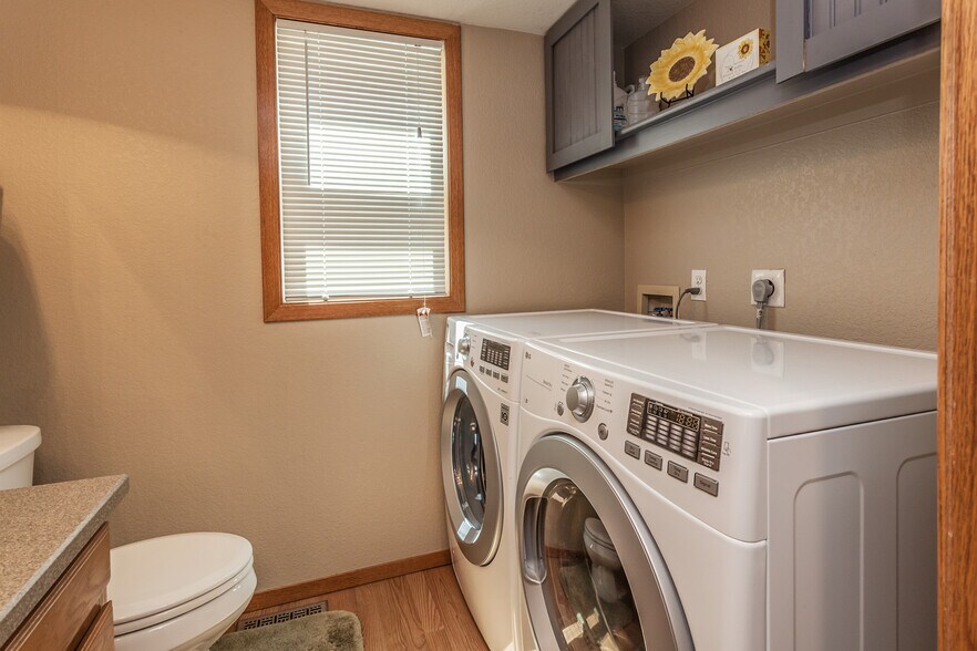 Main floor laundry - 1766 Wimbley Ct
