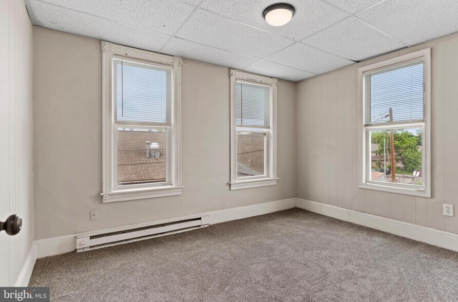 Building Photo - 207 N Queen St