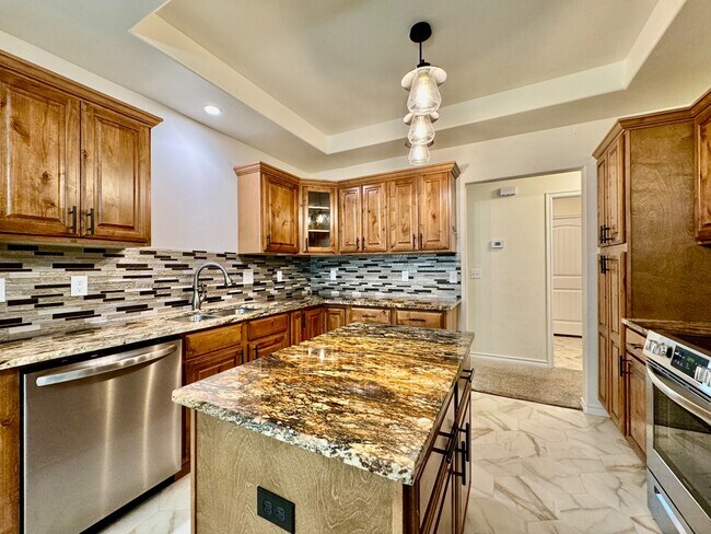 Building Photo - 308 N Lockeport Dr