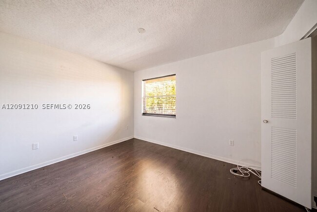 Building Photo - 771 N Pine Island Rd