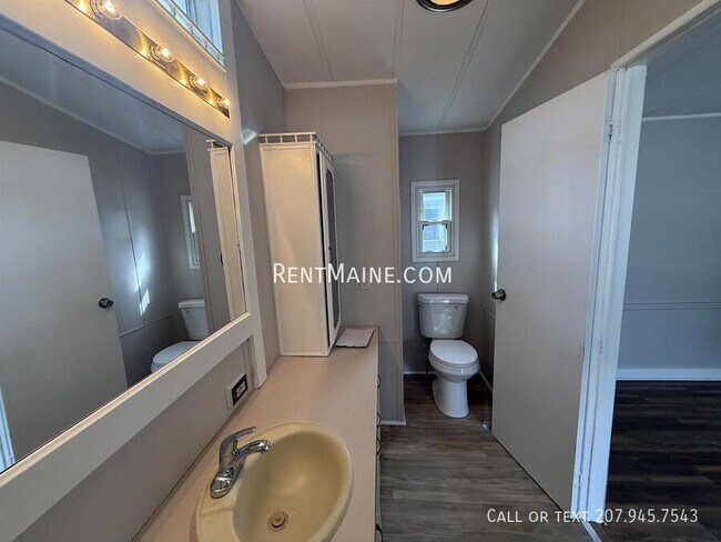 Building Photo - 799 Stillwater Ave