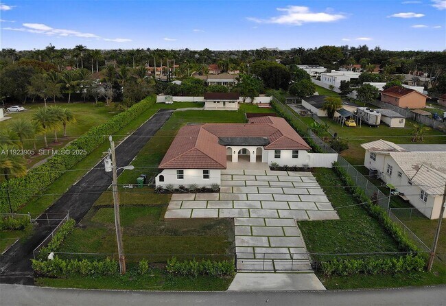 Building Photo - 3801 SW 132nd Ave