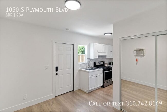Building Photo - 1050 S Plymouth Blvd