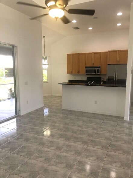 Building Photo - 7252 Perennial Rd