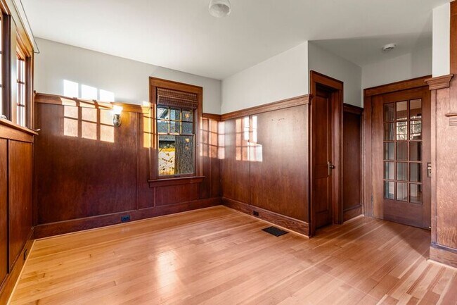 Building Photo - 5343 SE 44th Ave