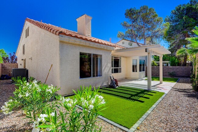 Building Photo - One-of-A-Kind 2 Story, 3 Bedroom with 3 Full Baths Home in the Heart of Summerlin!
