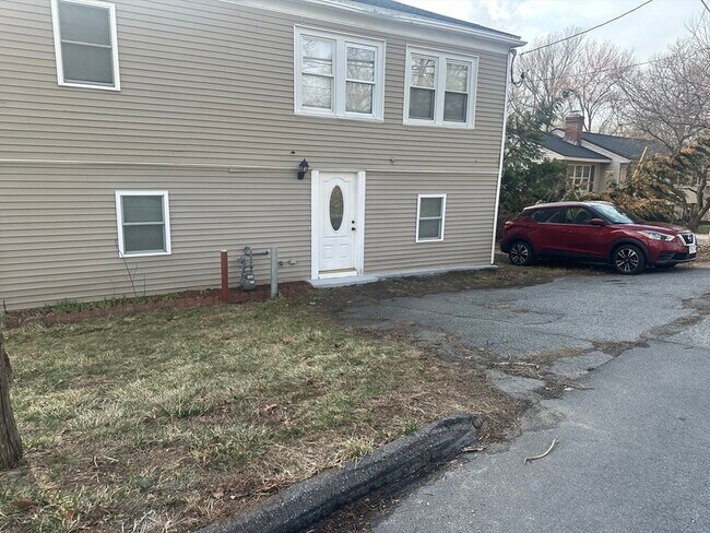 Building Photo - 56 Howe Ave