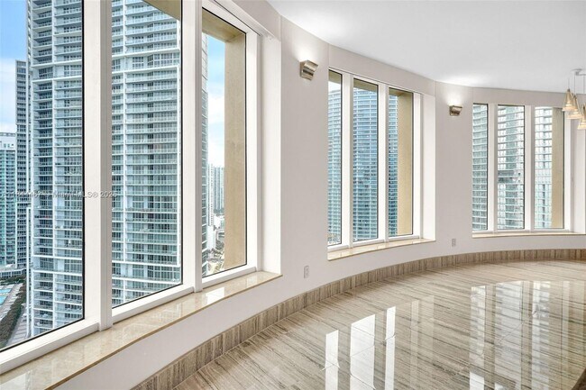 Building Photo - 901 Brickell Key Blvd