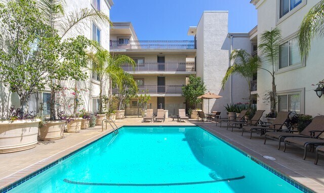 Building Photo - 141 S Clark Dr