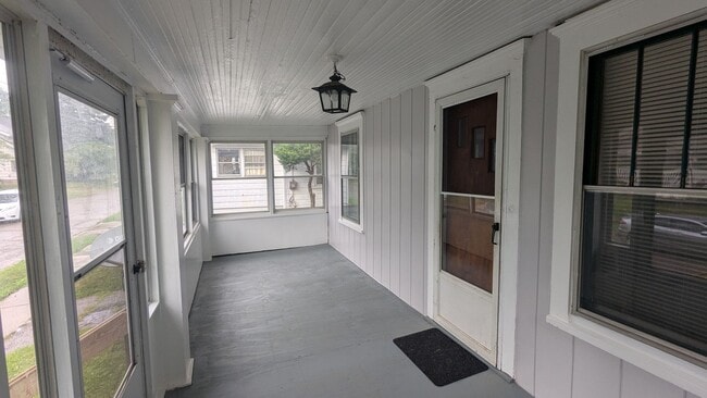 Building Photo - Charming 3-bedroom, 1-bathroom home locate...