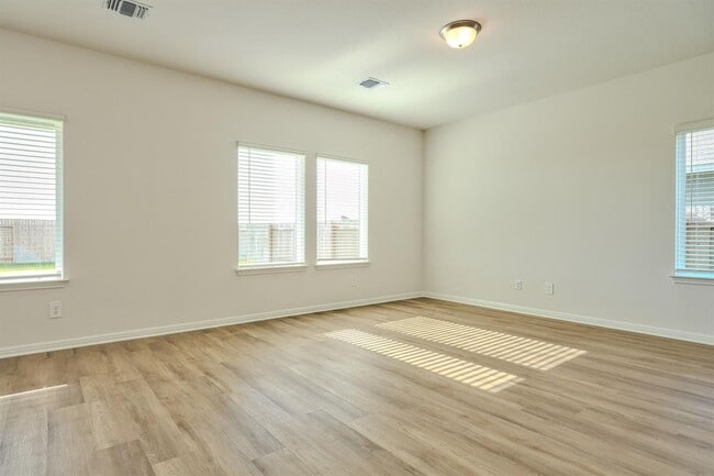 Building Photo - 129 Honey Bee Rd