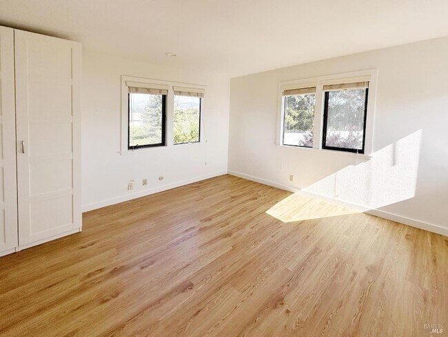 Building Photo - 172 Great Cir Dr