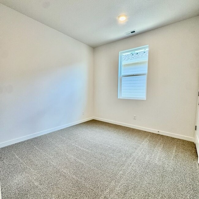 Building Photo - Brand New Built Home move in ready!