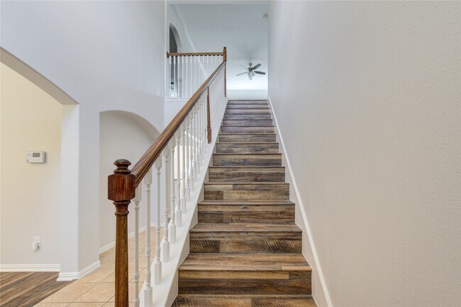 Building Photo - 24615 Lakecrest Bend Dr