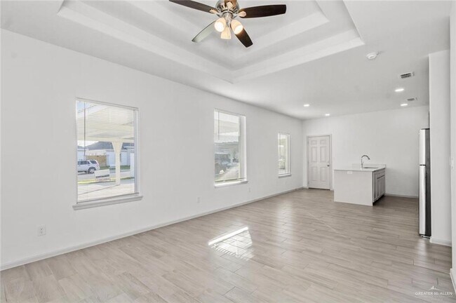 Building Photo - 11 Shavano Dr
