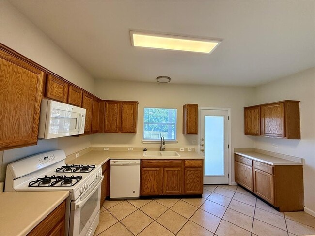 Building Photo - 702 Estancia Way