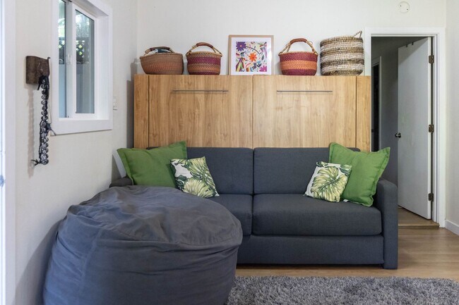 Building Photo - 59-18 Holawa Street