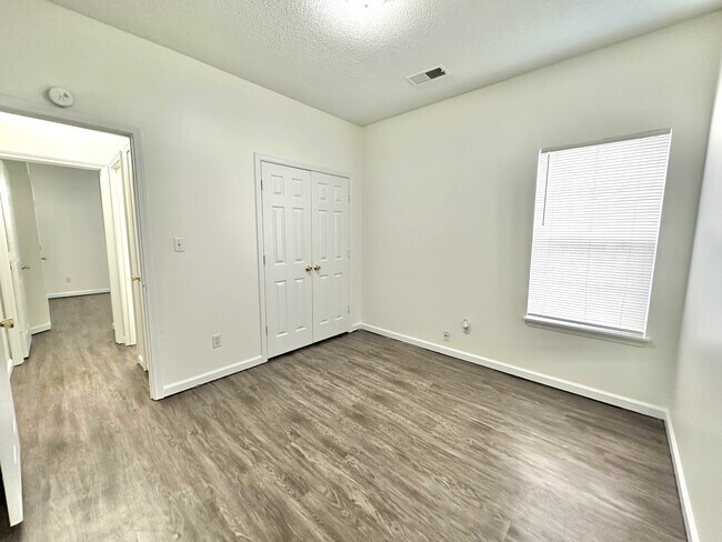 Building Photo - 3972 Gavick Dr