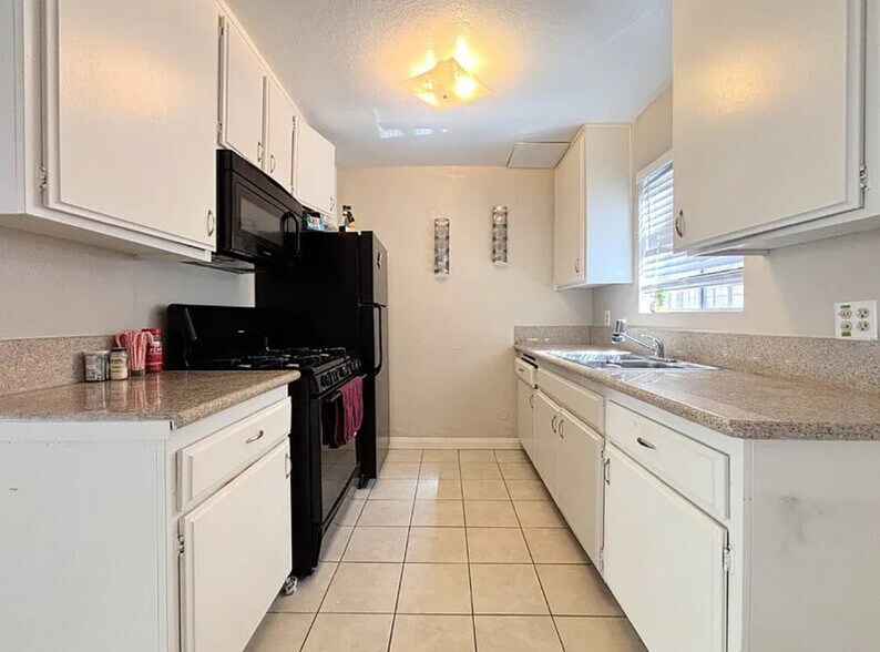 Building Photo - 1343 W 36th St
