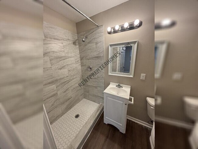 Building Photo - 404 N Scott St