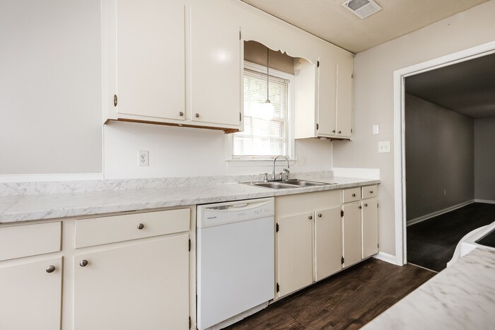 Building Photo - 209 Bluebell Ave
