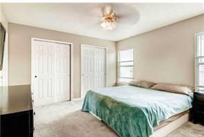 Building Photo - Lovely Gleneagle Charmer!