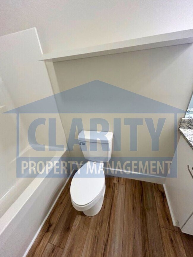 Building Photo - Three bedroom townhome w/ garage!