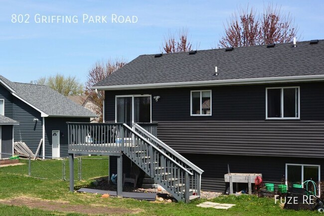 Building Photo - 802 Griffing Park Rd