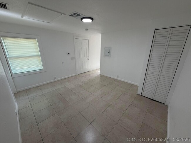 Building Photo - 926 S F St