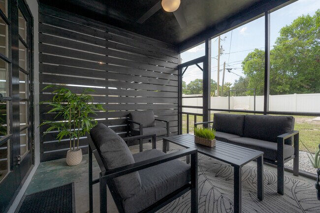 Building Photo - 2400 34th Ave N