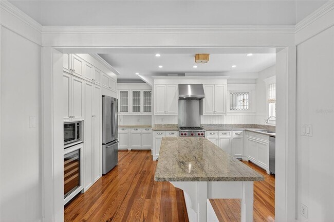 Building Photo - 3003 W Harbor View Ave