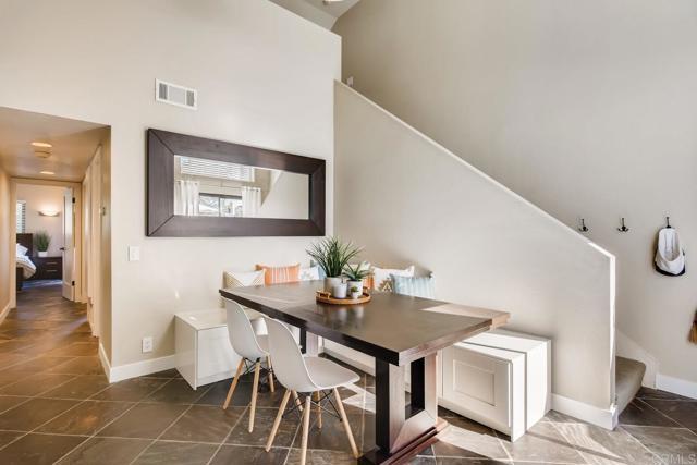 Building Photo - 536 Via De La Valle