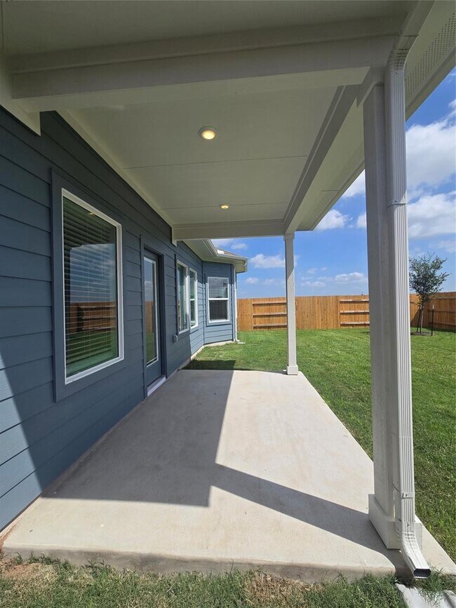 Building Photo - 715 Universal Dr