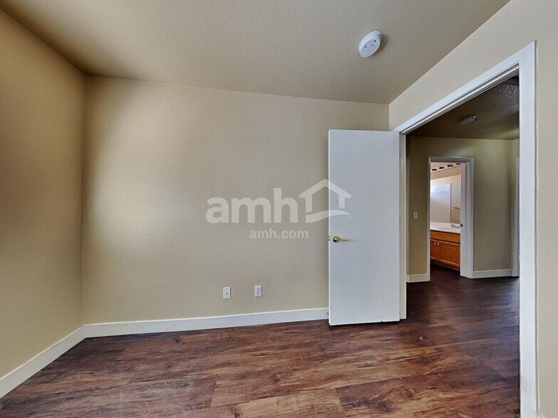 Building Photo - 9782 Silver Dusk Ct