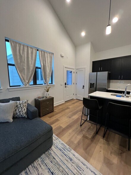 Building Photo - 3511 Cepeda St