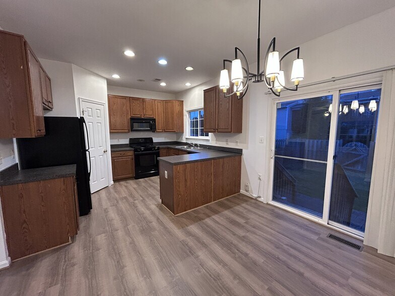 Building Photo - 1057 Lake Pelham Dr