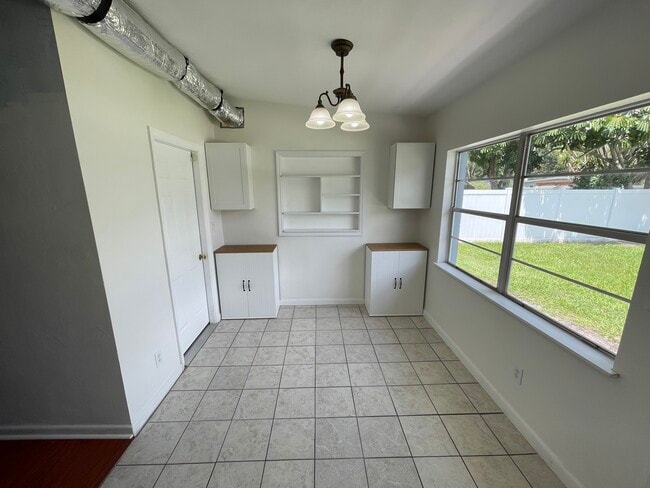 Building Photo - 1515 Sawyerwood Ave