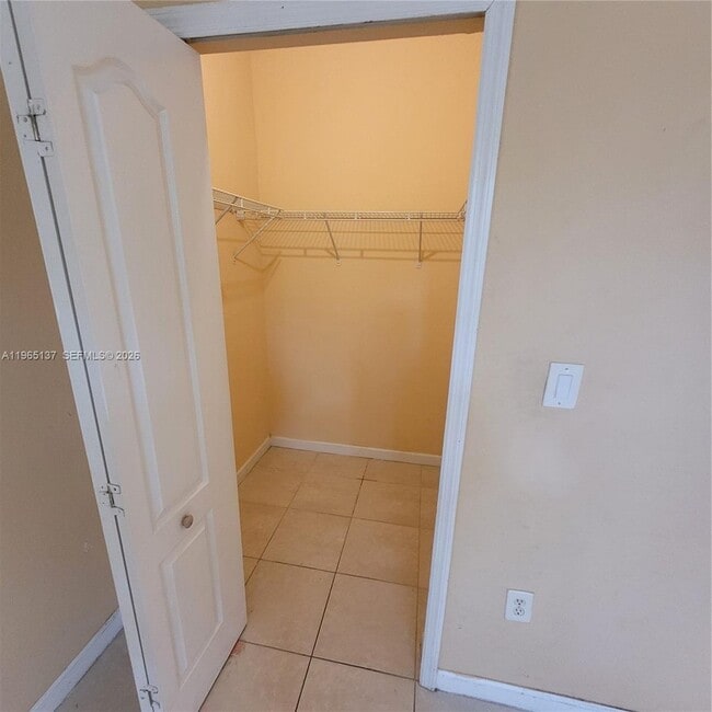 Building Photo - 1663 SE 27th Dr